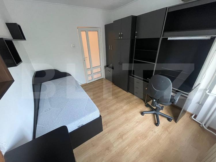 Apartament cu 3 camere decomandat, mobilat în Decebal