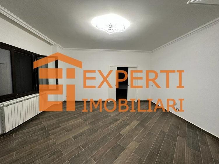 Casă individuală cu 7 camere cu Teren 400 Mp în Faleza Nord