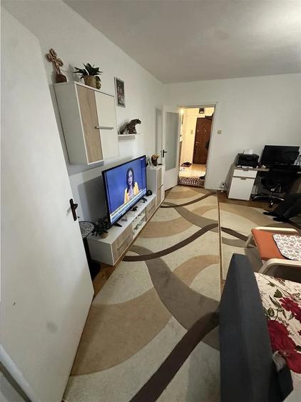 Apartament cu 2 camere semidecomandat în Lipovei