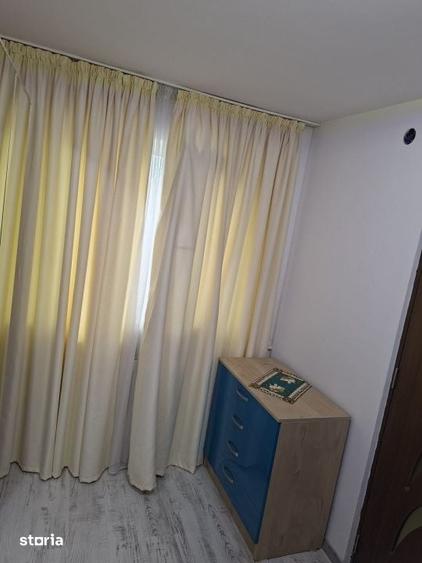 Apartament cu 3 camere semidecomandat în Valea Rosie