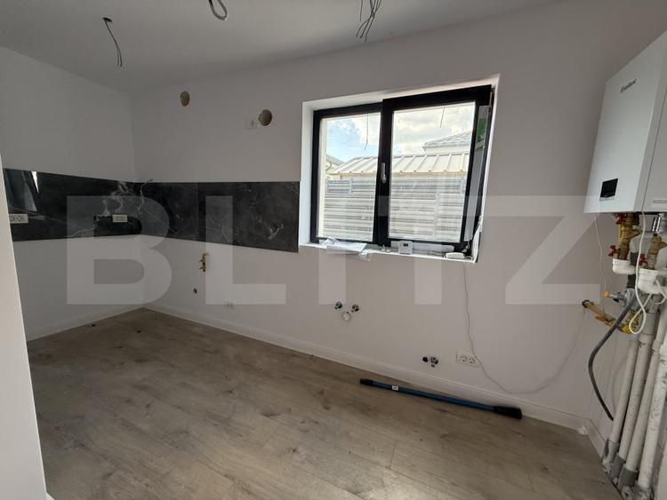 Duplex cu 4 camere cu Canalizare în Aninoasa