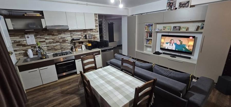 Apartament cu 3 camere decomandat în Km 5