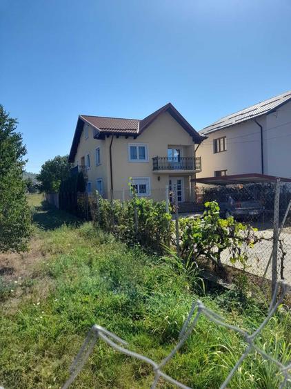 Casă cu 4 camere în Boldești