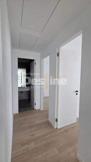 Penthouse cu 4 camere decomandat în 13 Septembrie