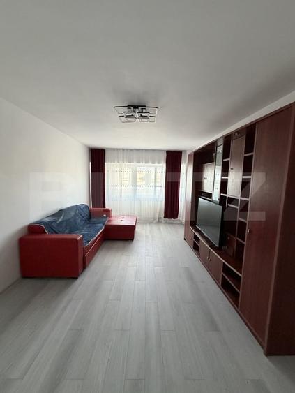 Apartament cu 3 camere decomandat, mobilat în Micro 21