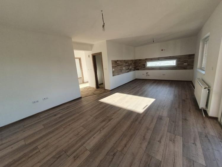 Casă individuală cu 3 camere cu Canalizare în Centura