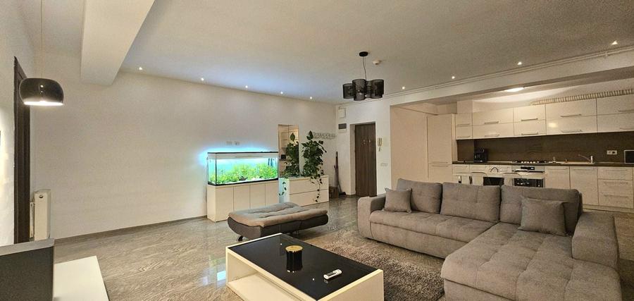Apartament cu 2 camere semidecomandat, mobilat în Pipera