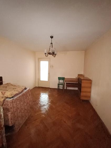 Apartament cu 3 camere decomandat în Micro 15