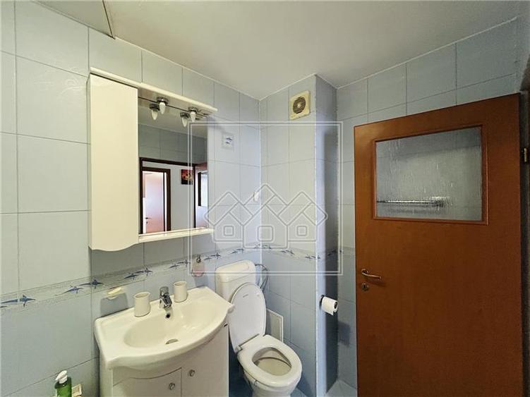Apartament cu 3 camere decomandat în Hipodrom 1