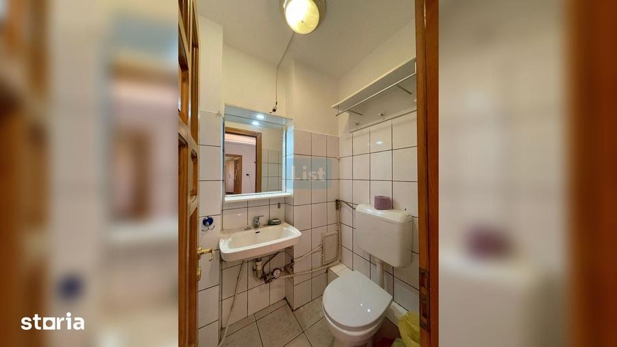 Apartament cu 3 camere semidecomandat în Micro III