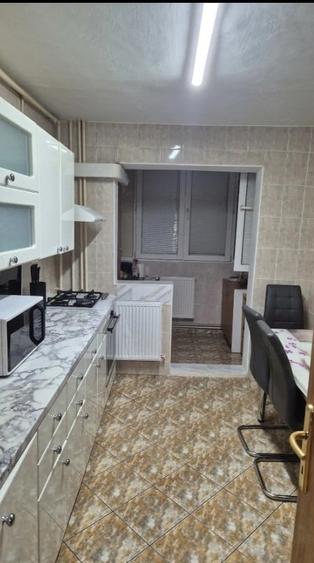 Apartament cu 4 camere decomandat în Crângași