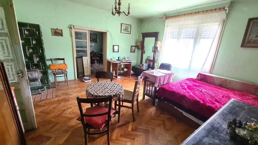 Casă cu 2 camere cu Teren 884 Mp în Pârneava