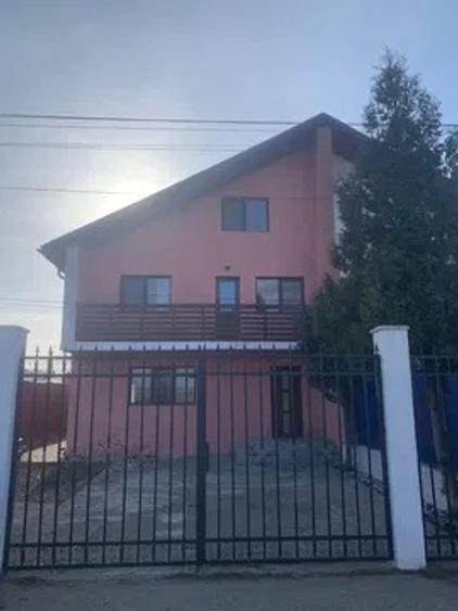 Duplex cu 4 camere cu Teren 150 Mp în Tătărași