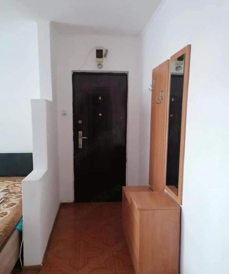 Garsonieră decomandată în Viziru 1