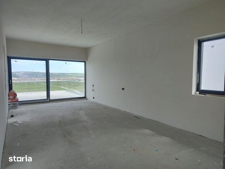 Casă cu 6 camere cu Teren 479 Mp în Sopor