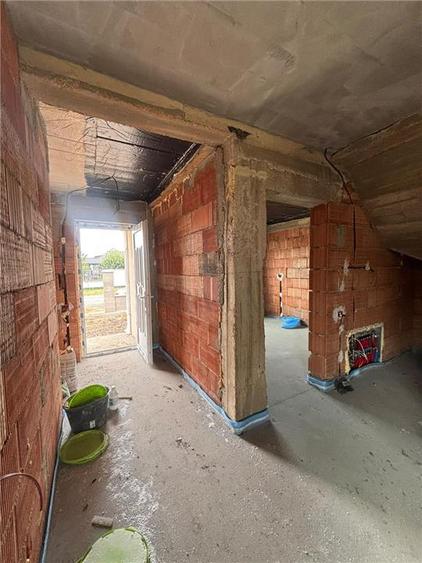 Duplex cu 4 camere cu Canalizare în Moșnița Nouă