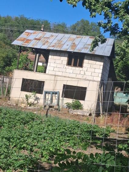 Casă cu 3 camere în Izvoru Aneștilor