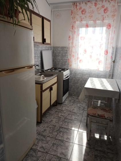 Garsonieră decomandată în Girocului