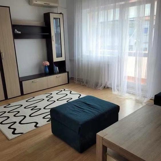 Apartament cu 3 camere decomandat în Turnișor