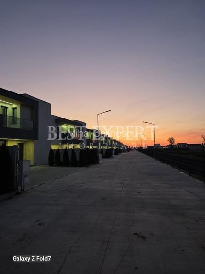 Vilă Premium | 3 Dormitoare | Teren 400 mp | Ansamblu Privat | 3 Parcări