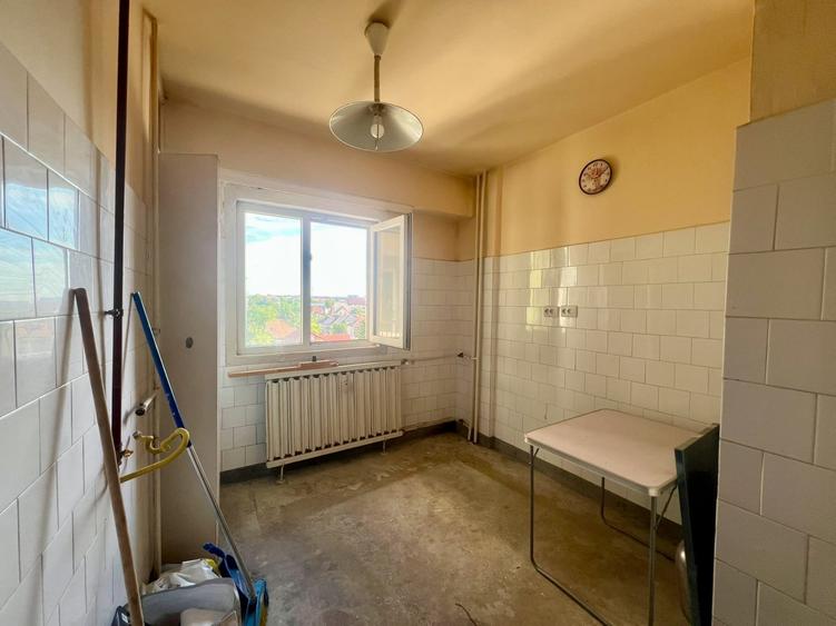 Apartament cu 3 camere decomandat, mobilat în Lipovei