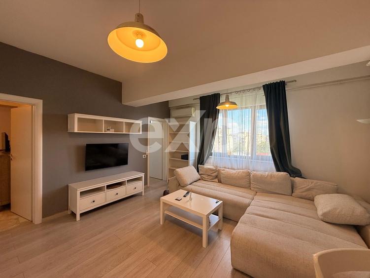 Apartament cu 2 camere semidecomandat, mobilat în Central