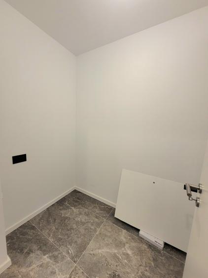 Apartament cu 2 camere nedecomandat în Tractorul