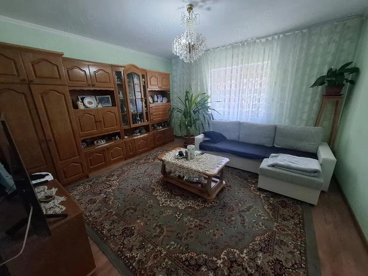 Casă cu 5 camere cu Teren 1600 Mp în Aradul Nou