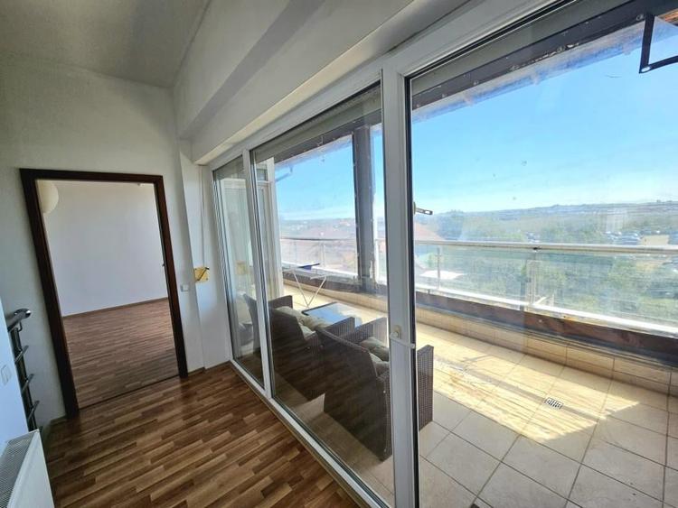 Apartament cu 3 camere decomandat, mobilat în Ferme