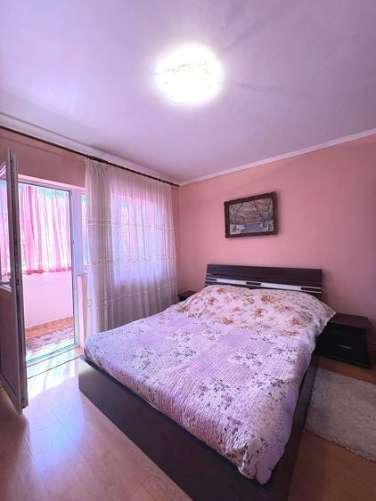 Apartament cu 3 camere decomandat în Est