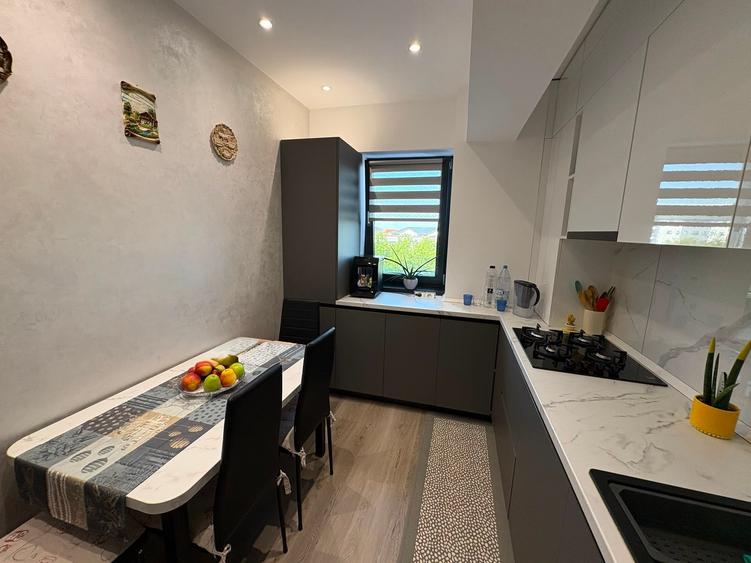 Apartament cu 3 camere decomandat în Galata