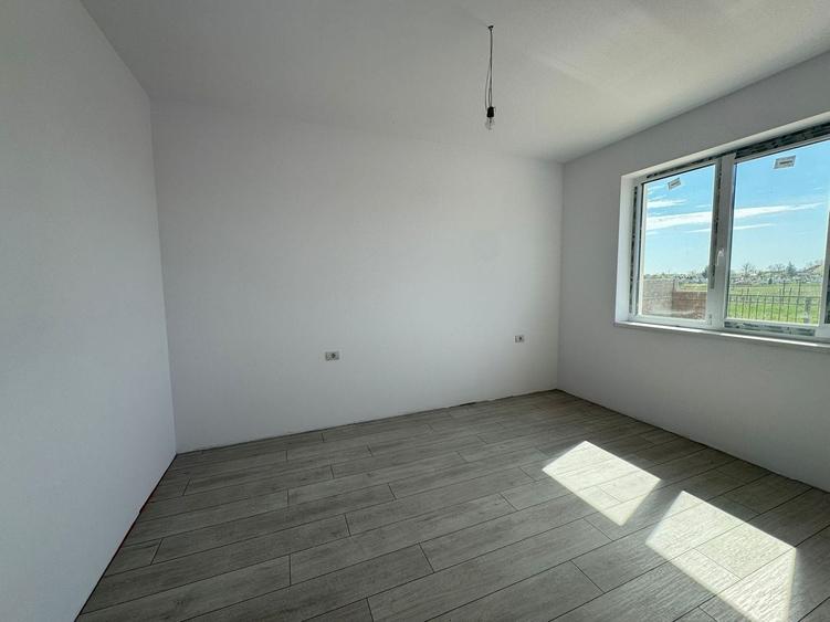Duplex cu 3 camere cu Canalizare în Moșnița Nouă