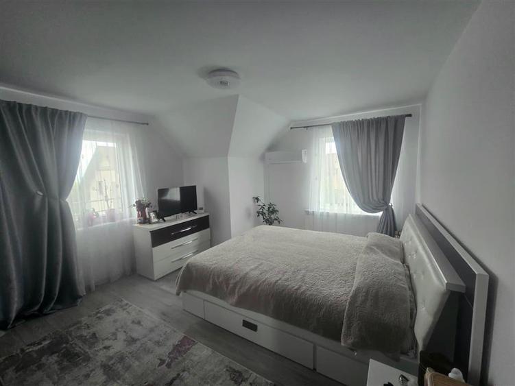 Casă individuală cu 4 camere cu Garaj în Moara Nica