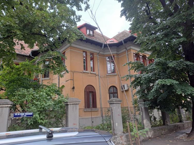 Apartament cu 9 camere circular în Cotroceni