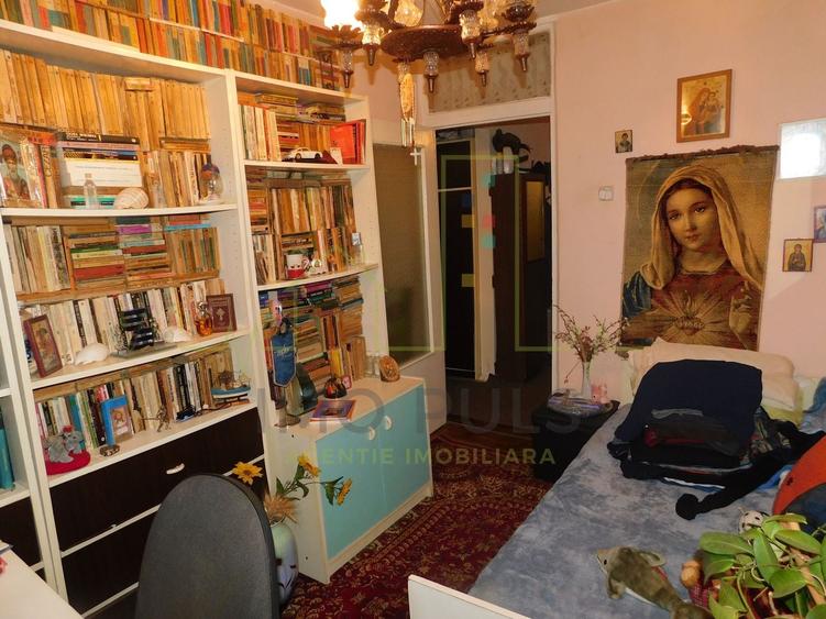 Apartament cu 3 camere decomandat, mobilat în Dâmbovița