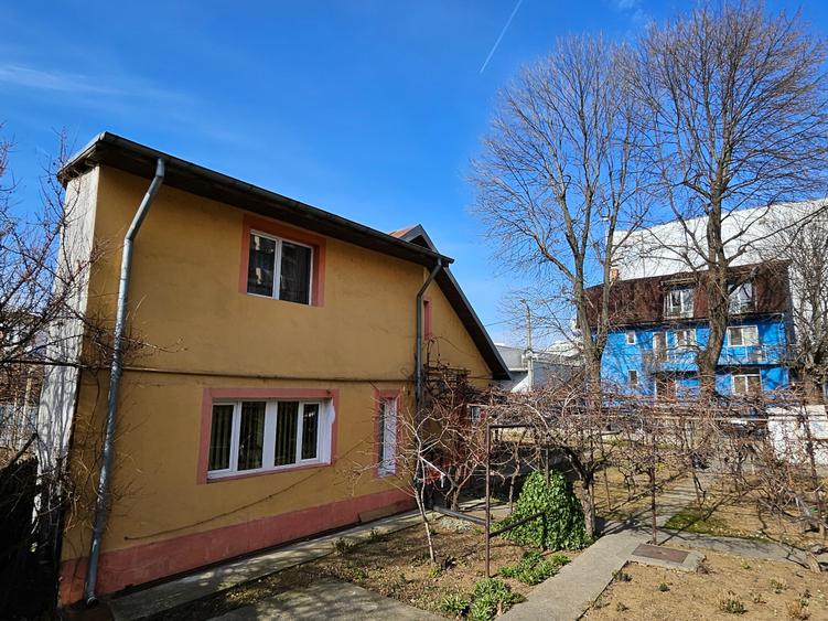 Casă individuală cu 6 camere cu Canalizare în Brâncoveanu