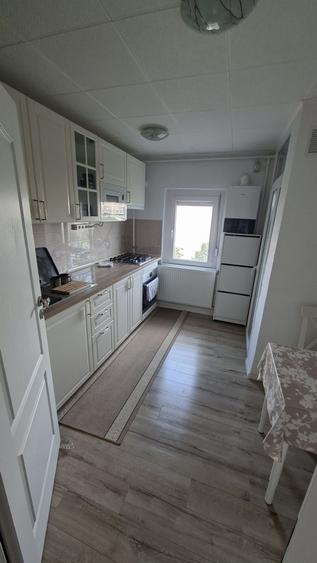 Apartament cu 3 camere decomandat în Miorița