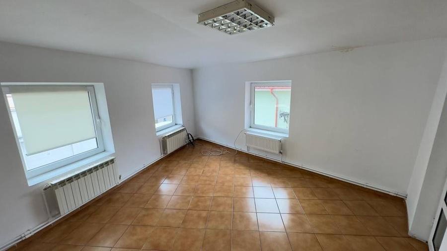 Casă individuală cu 4 camere cu Canalizare în P-ța Unirii