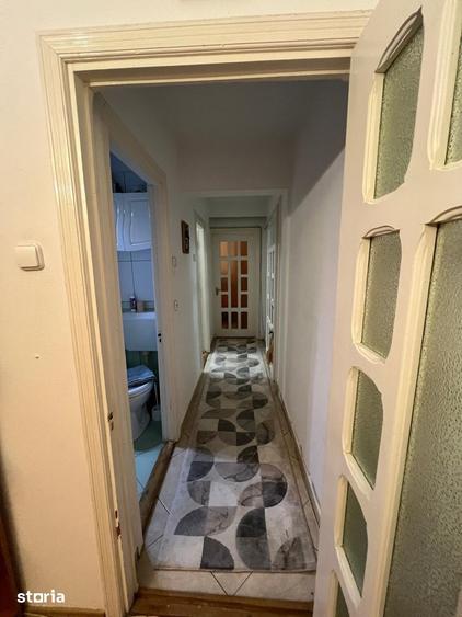 Apartament cu 3 camere decomandat în Cornișa