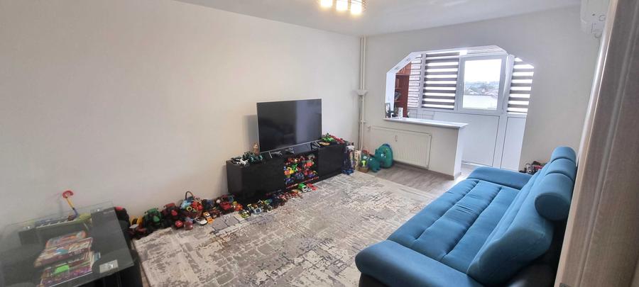 Apartament cu 3 camere decomandat în Republicii