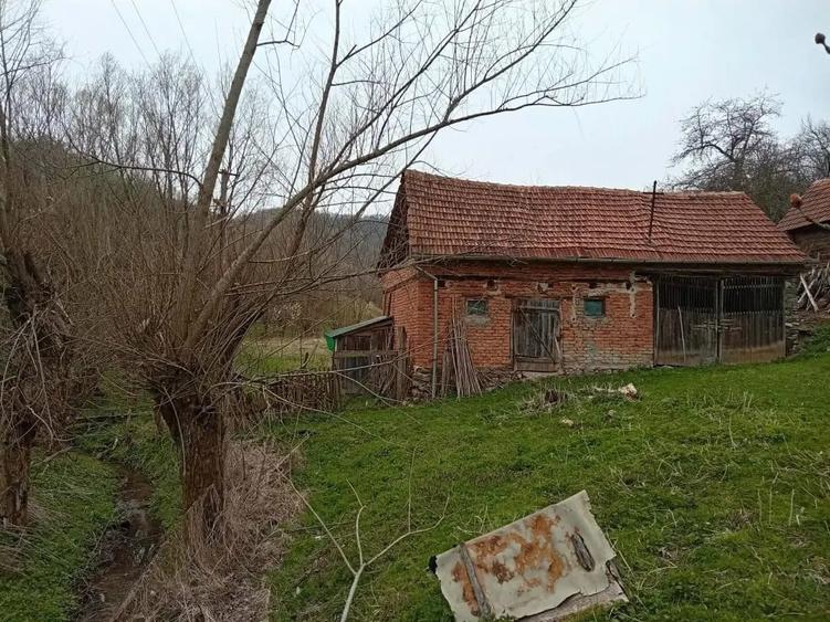 Casă cu 4 camere în Poieni (Densuș)