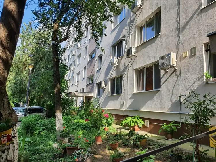 Apartament cu 4 camere decomandat, mobilat în Drumul Taberei