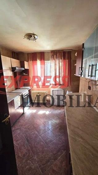Apartament cu 4 camere decomandat, mobilat în Dristor
