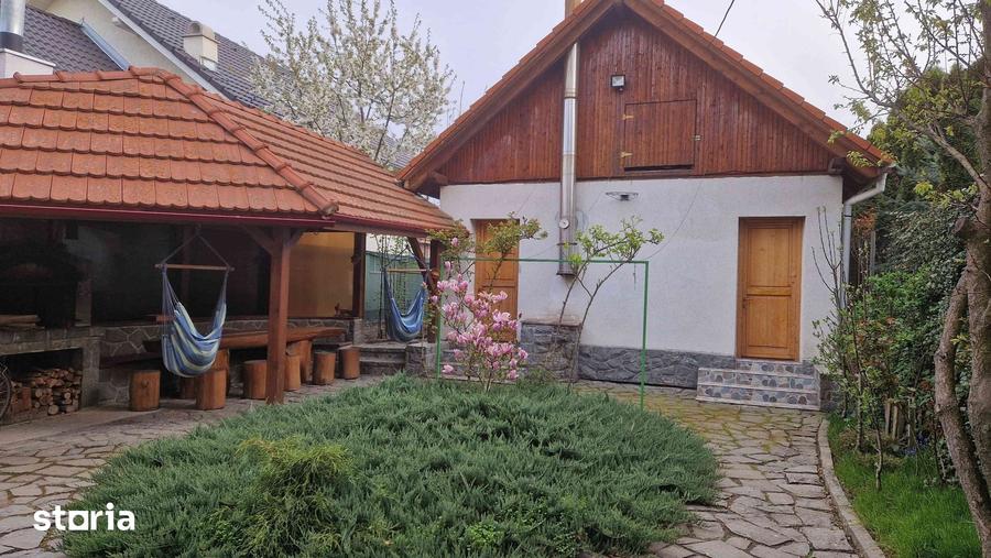 Casă cu 7 camere cu Teren 730 Mp în Central