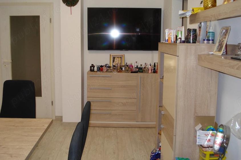 Apartament cu 4 camere decomandat în Lipovei