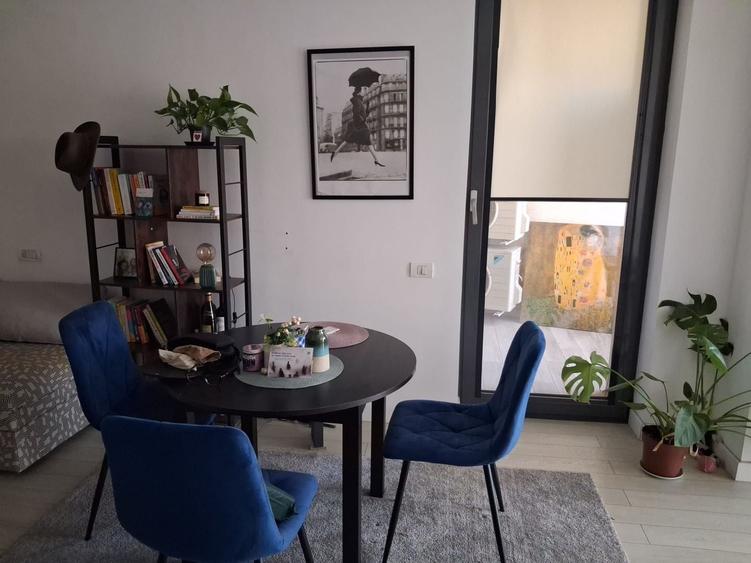 Apartament cu 2 camere semidecomandat, mobilat în Victoriei