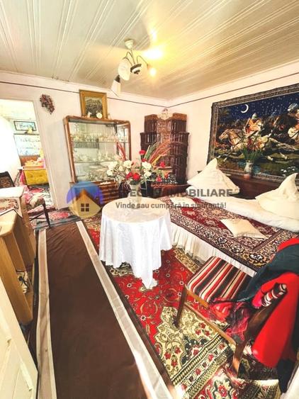 Casă cu 6 camere cu Teren 1614 Mp în Slobozia (Roznov)