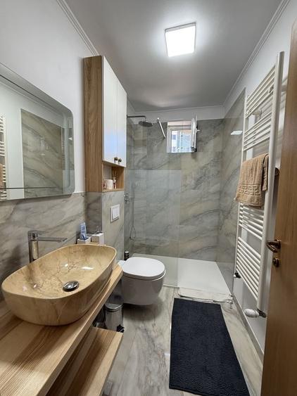 Apartament cu 3 camere semidecomandat în Central