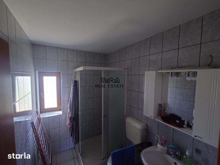 Casă cu 5 camere cu Teren 1440 Mp în Brazii