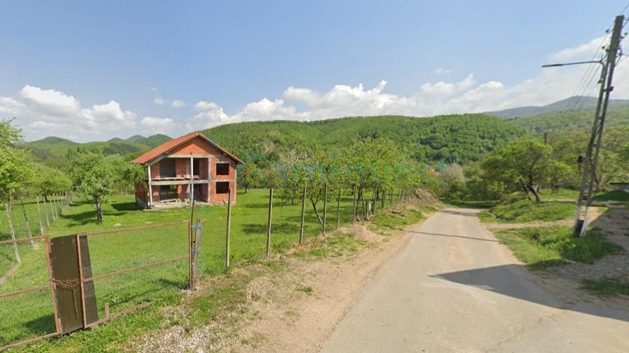 Casă individuală cu 5 camere cu Canalizare în Cresuia